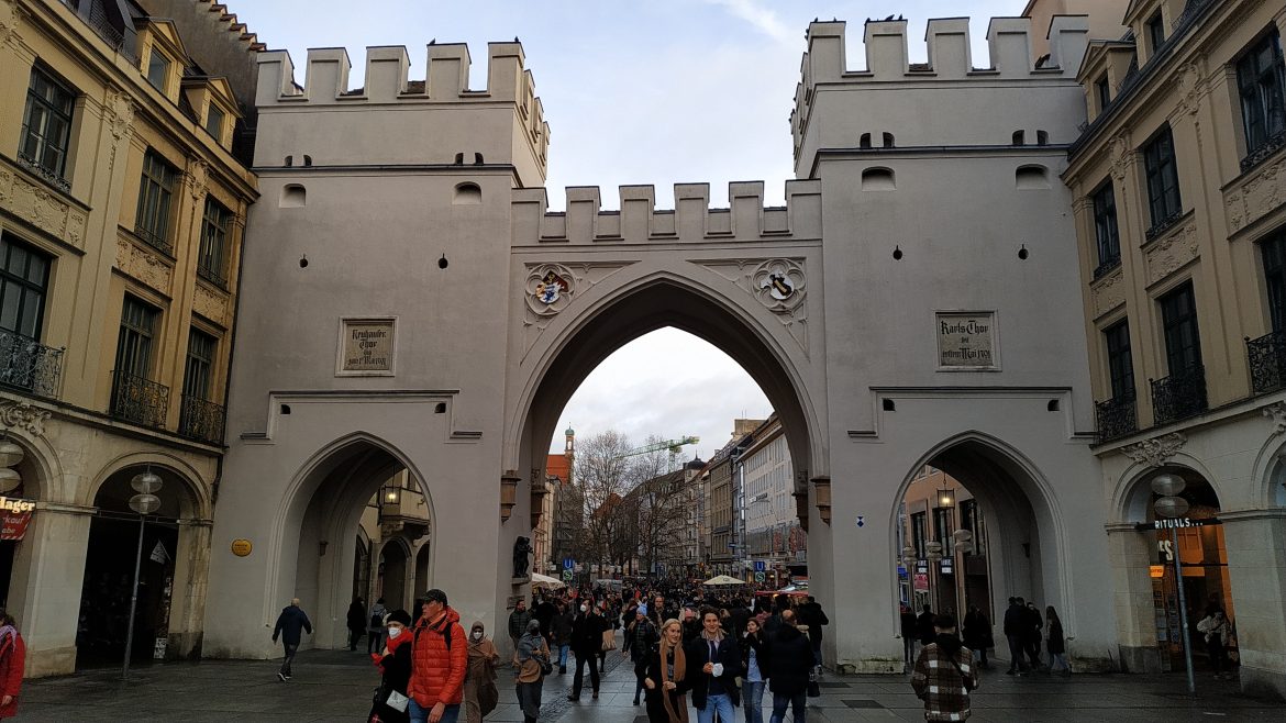 karlsplatz-gate-munich-bavaria-germany karlsplatz gate munich bavaria germany early evening autumn city landmark